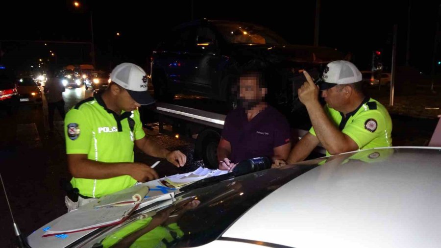 İki Aracın Hurdaya Döndüğü Kazada Alkollü Çıkan Diş Hekimine Meydan Dayağı