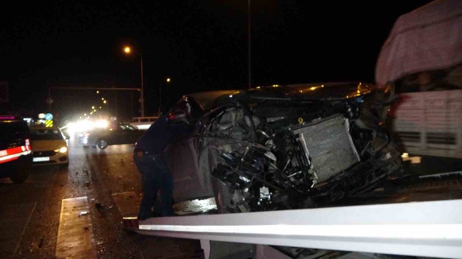 İki Aracın Hurdaya Döndüğü Kazada Alkollü Çıkan Diş Hekimine Meydan Dayağı