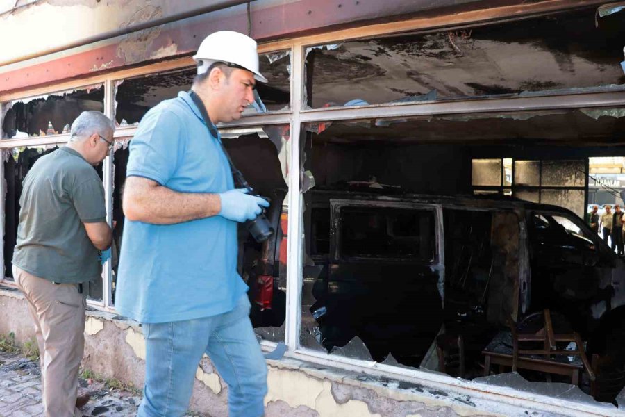 Galeride Yangın: 6 Araçta Maddi Hasar Var