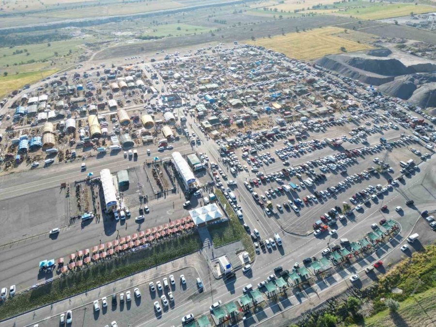 Başkan Palancıoğlu, Kurban Pazarında Vatandaşlarla Bayramlaştı