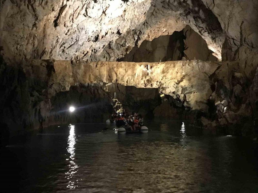 Antalya’nın Düğmeli Evlerinde Yılda 8 Bin Kişi Konaklıyor