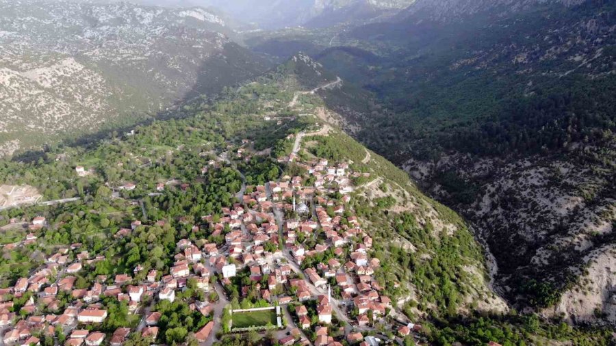 Antalya’nın Düğmeli Evlerinde Yılda 8 Bin Kişi Konaklıyor
