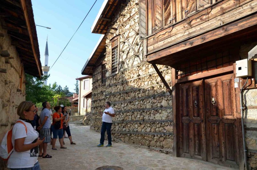 Antalya’nın Düğmeli Evlerinde Yılda 8 Bin Kişi Konaklıyor