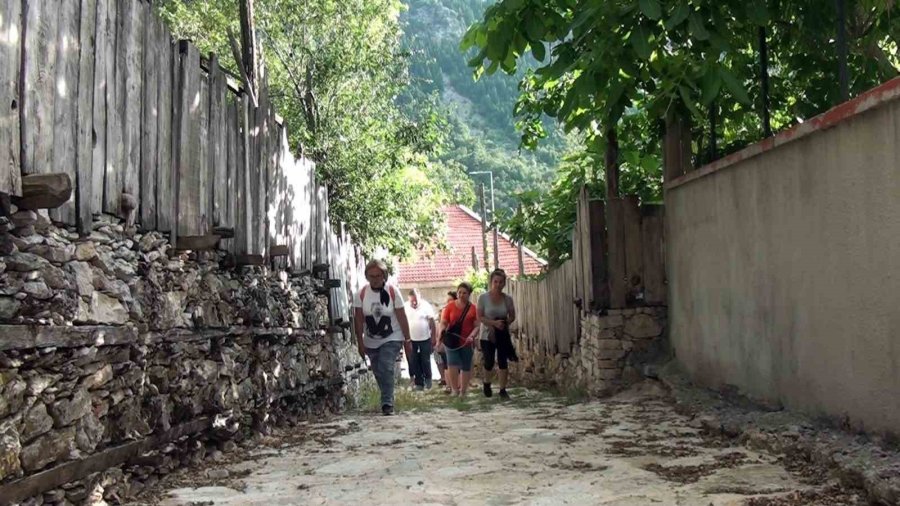 Antalya’nın Düğmeli Evlerinde Yılda 8 Bin Kişi Konaklıyor