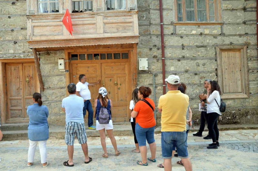 Antalya’nın Düğmeli Evlerinde Yılda 8 Bin Kişi Konaklıyor