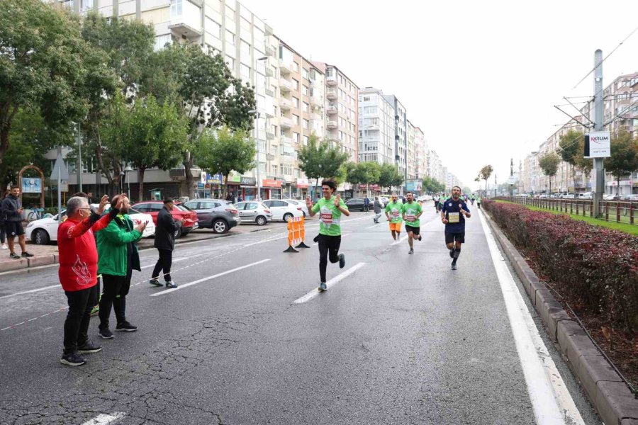 Büyükşehir’den Toplam 453 Bin Tl Ödüllü ‘uluslararası Yarı Maraton’