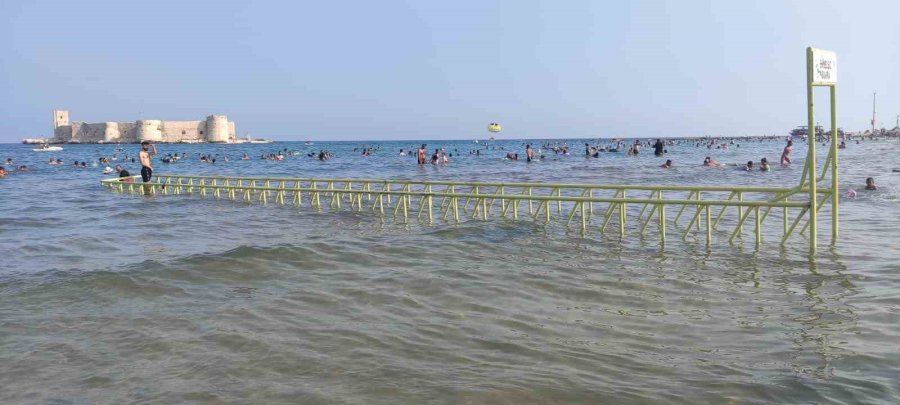 Mersin’de Plajlar Kurban Bayramında Doldu Taştı