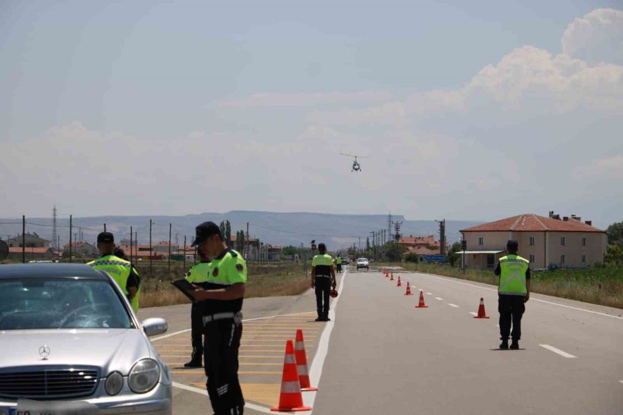 Jandarma Helikopterle Havadan Denetliyor