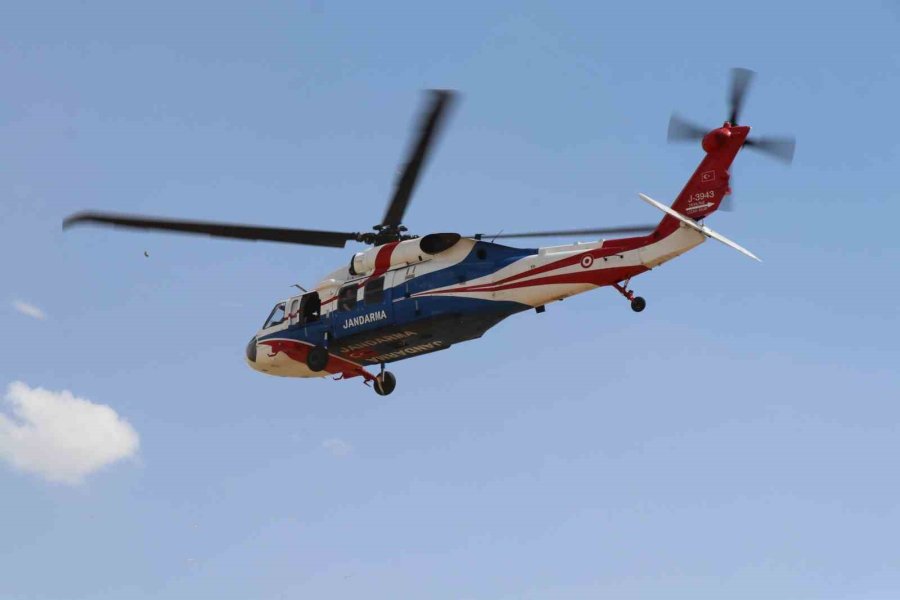 Jandarma Helikopterle Havadan Denetliyor