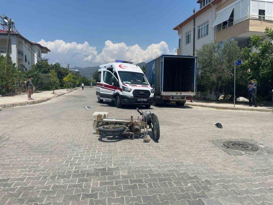 Otomobil İle Motosiklet Çarpıştı: 1 Yaralı