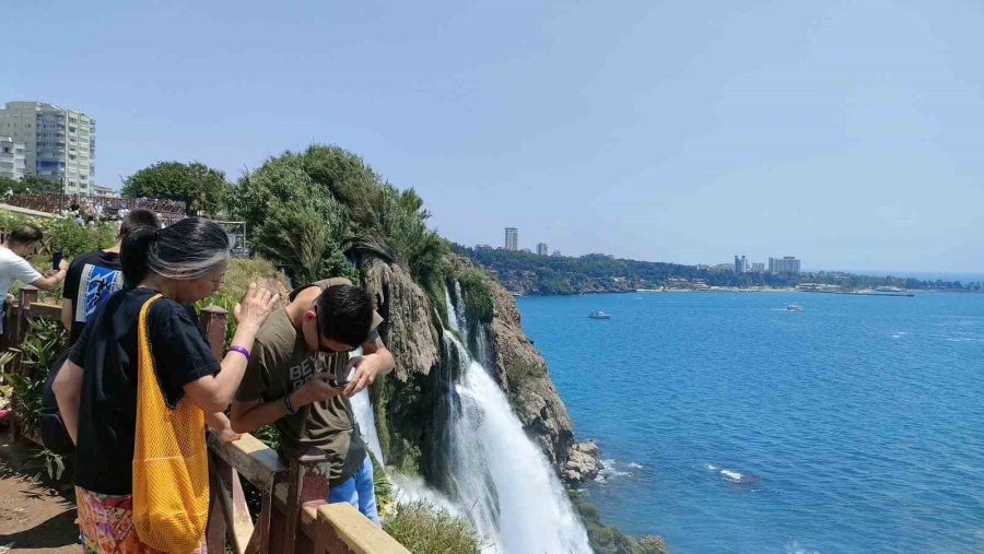Antalya’nın Dünyaca Ünlü Şelalesine Ziyaretçi Akını