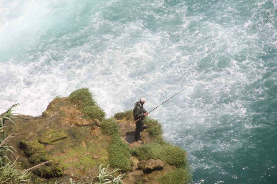 Antalya’nın Dünyaca Ünlü Şelalesine Ziyaretçi Akını