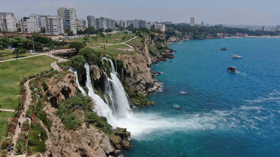 Antalya’nın Dünyaca Ünlü Şelalesine Ziyaretçi Akını