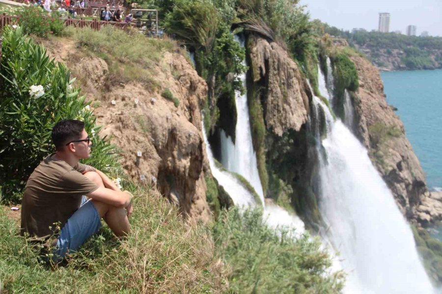 Antalya’nın Dünyaca Ünlü Şelalesine Ziyaretçi Akını