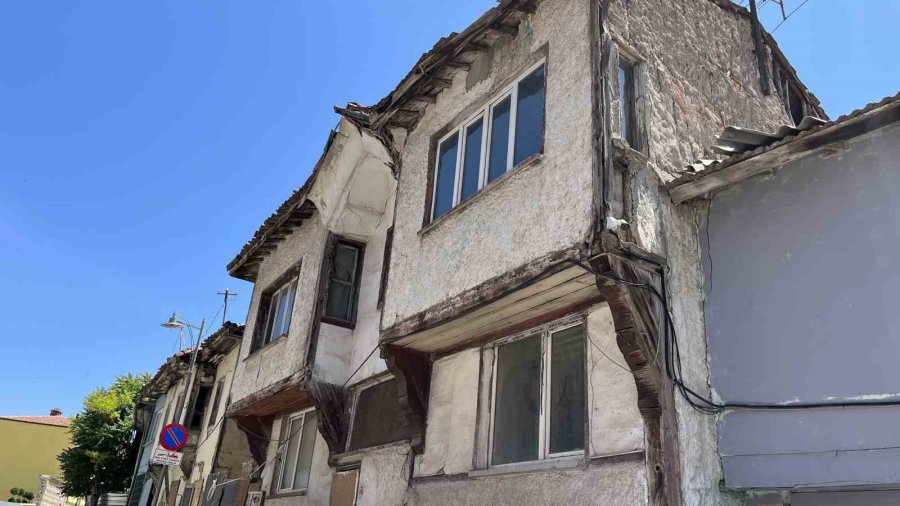Eskişehir Büyükşehir Belediyesi’nin Yıkmak İstediği Tarihi Evler İçin Mahalleli İsyan Etti