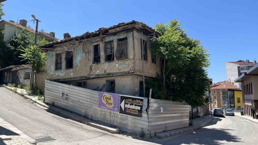 Eskişehir Büyükşehir Belediyesi’nin Yıkmak İstediği Tarihi Evler İçin Mahalleli İsyan Etti