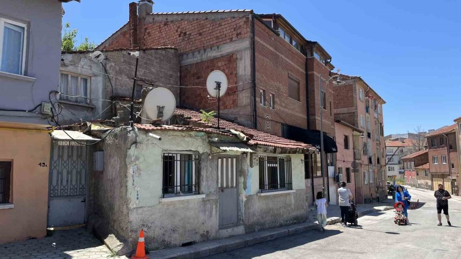 Eskişehir Büyükşehir Belediyesi’nin Yıkmak İstediği Tarihi Evler İçin Mahalleli İsyan Etti