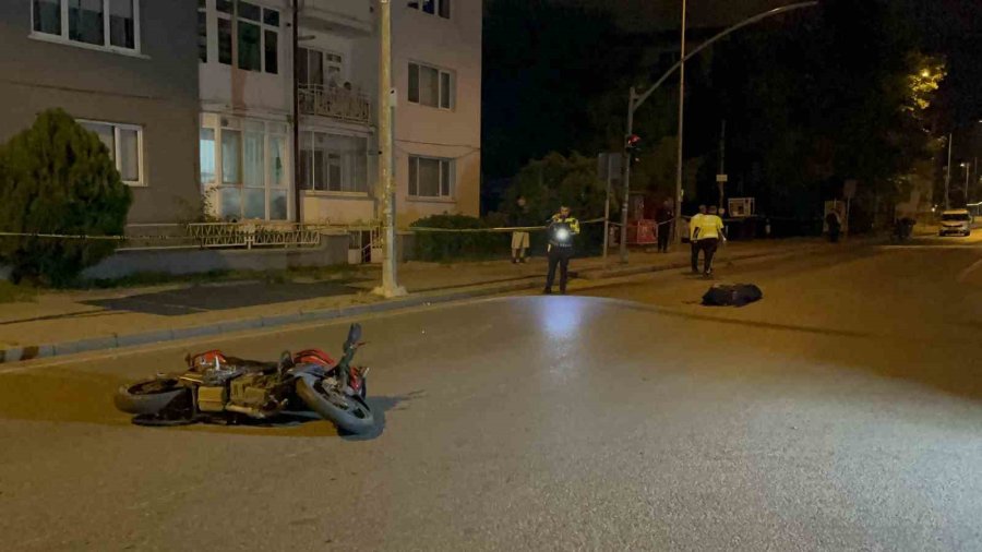 Motosiklet Kazasında 18 Yaşındaki Genç Kız Hayatını Kaybetti