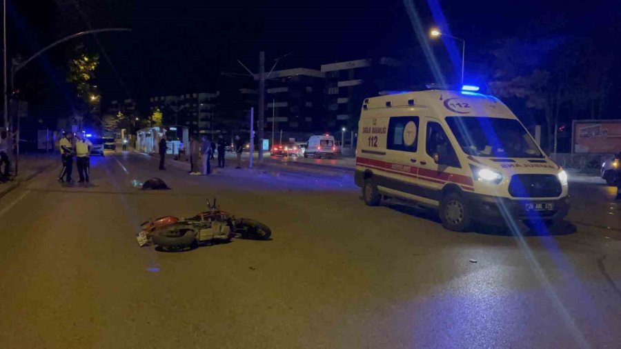 Motosiklet Kazasında 18 Yaşındaki Genç Kız Hayatını Kaybetti