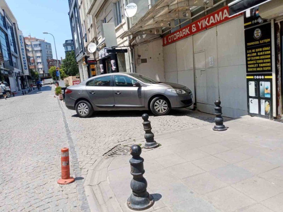 Boş Buldukları Her Yeri Park Alanına Çevirdiler