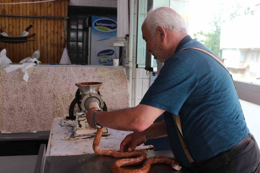 Kayseri’de Kurban Etleri Sucuk Oluyor