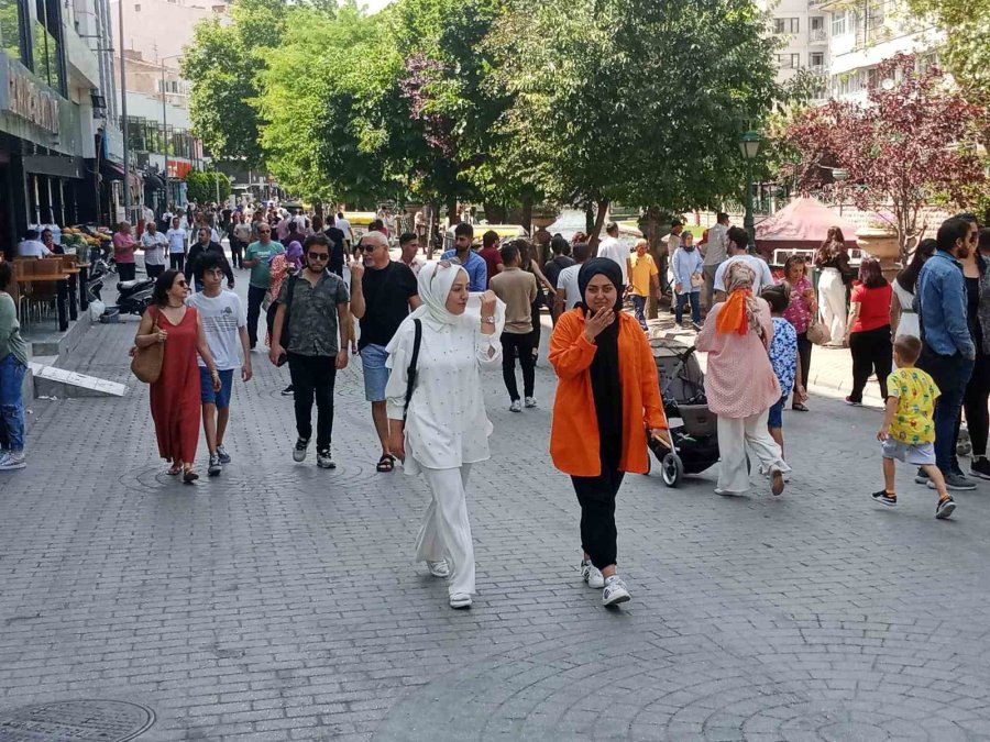 Bayram Tatilini Fırsat Bilen Turistler Eskişehir’e Akın Etti