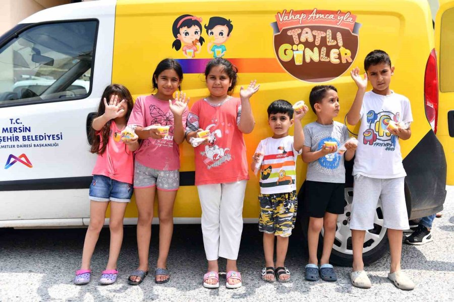 Belediyeden Çocuklara Bayram Dondurması