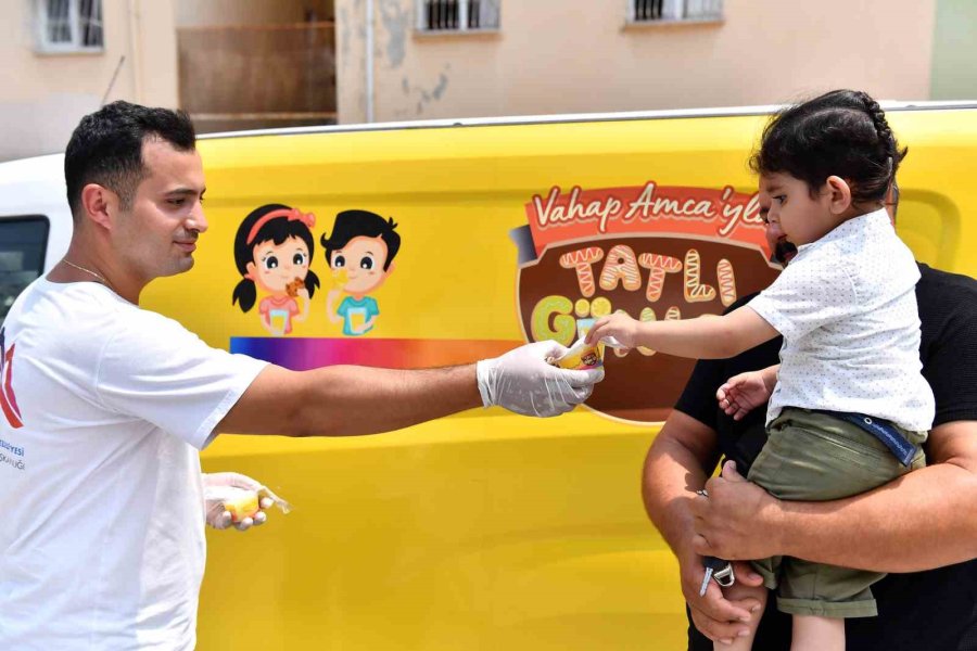 Belediyeden Çocuklara Bayram Dondurması