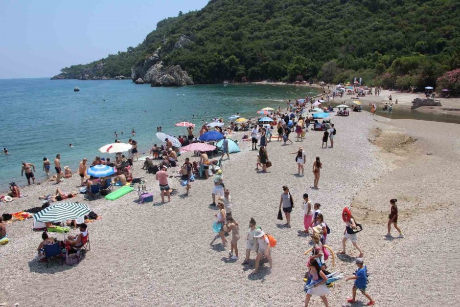 Olympos Ve Adrasan’da Bayram Tatilinde Günlük 6 Kamyon Çöp Toplanıyor