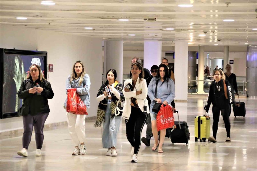 Antalya Yılık İlk Altı Alında Hava Yoluyla Gelen Turist Sayısı 5 Milyon 523 Bin 624 Oldu