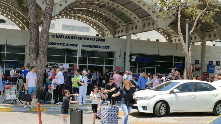 Antalya Yılık İlk Altı Alında Hava Yoluyla Gelen Turist Sayısı 5 Milyon 523 Bin 624 Oldu