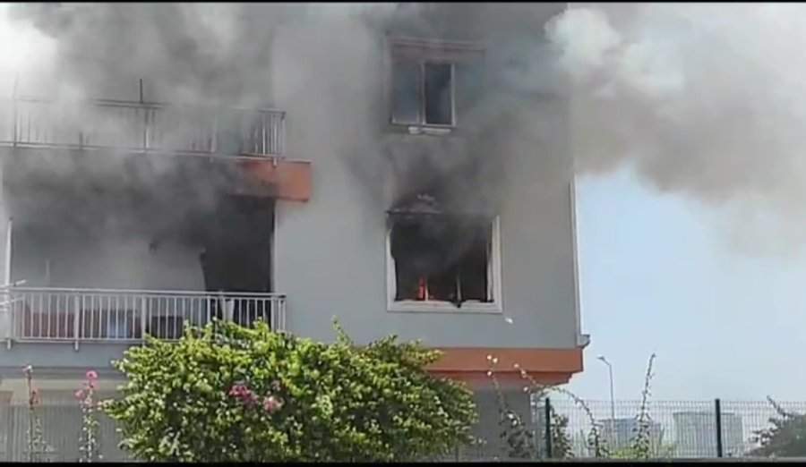 Klimadan Çıkan Yangında, Kayınvalidesiyle Kendini Son Anda Dışarı Attı