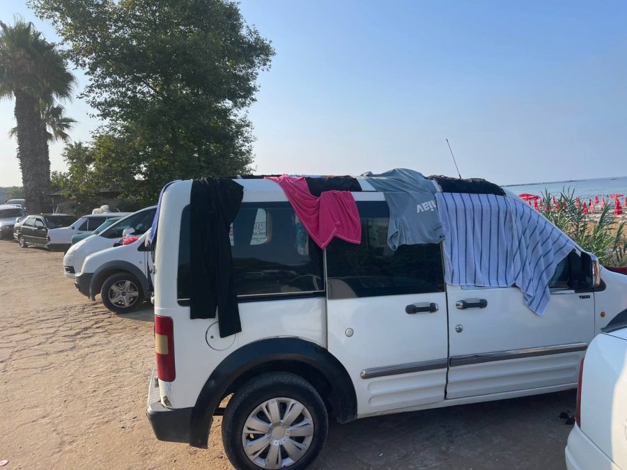 Otellerde Yer Bulamayan Tatilciler Araçlarda Sabahladı, Ortaya ’pes’ Dedirten Görüntüler Çıktı