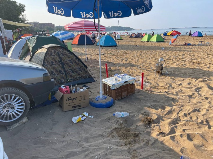 Otellerde Yer Bulamayan Tatilciler Araçlarda Sabahladı, Ortaya ’pes’ Dedirten Görüntüler Çıktı