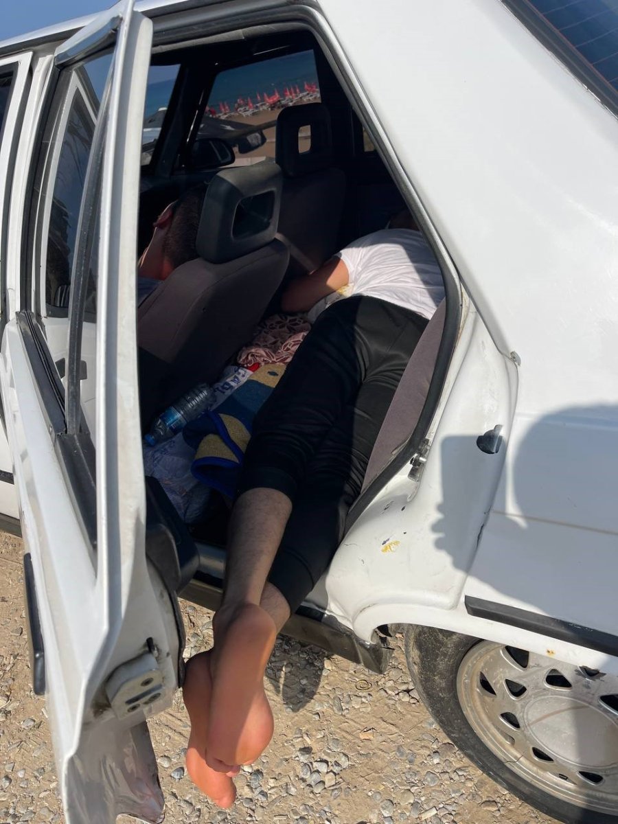 Otellerde Yer Bulamayan Tatilciler Araçlarda Sabahladı, Ortaya ’pes’ Dedirten Görüntüler Çıktı