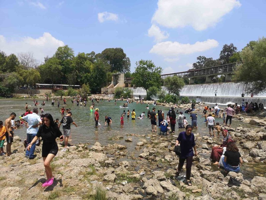 Mersin’de Aşırı Sıcaklardan Bunalan Vatandaşlar Baraja Akın Etti