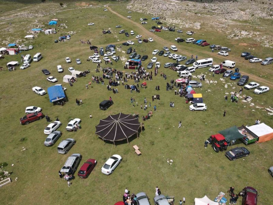 Arslantaş Mahallesi’nde Görkemli Bayramlaşma