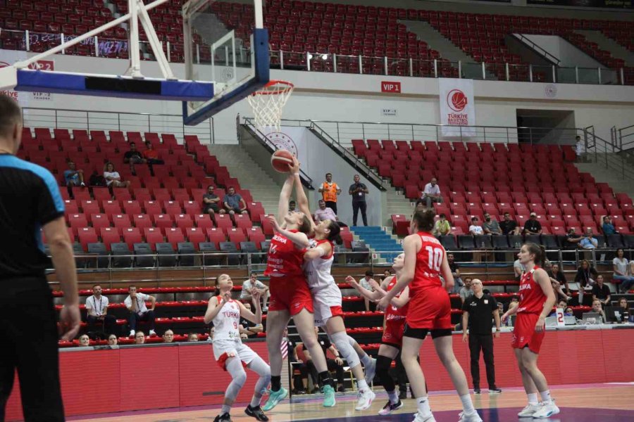 18 Yaş Altı Kız Basketbol Milli Takımı, Avrupa Şampiyonası’na Galibiyetle Başladı