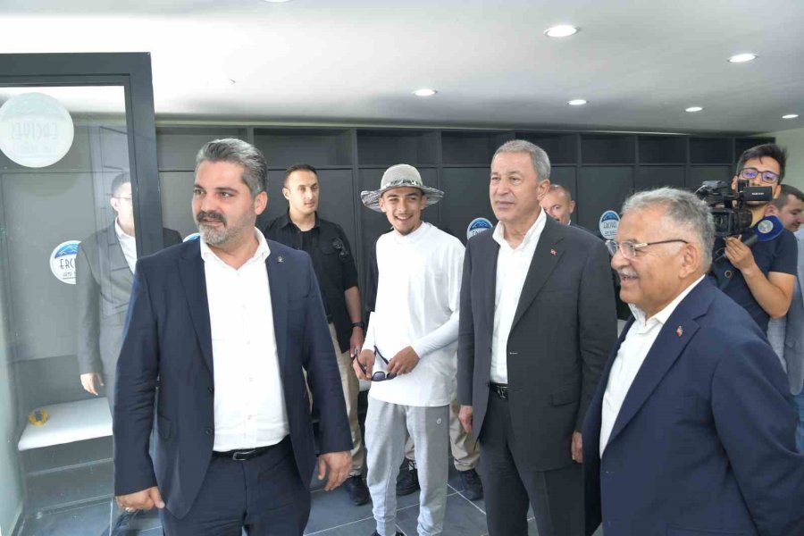 Akar İle Büyükkılıç, Erciyes Yüksek İrtifa Kamp Merkezi’nde İncelemelerde Bulundu