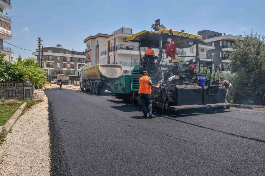 Kepez Belediyesi Asfaltı Bozulan Yolları Yeniledi