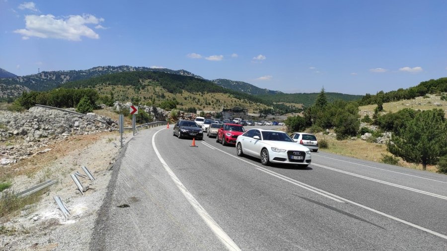 Tatil Dönüşü Antalya-konya Karayolunda Trafik Yoğunluğu