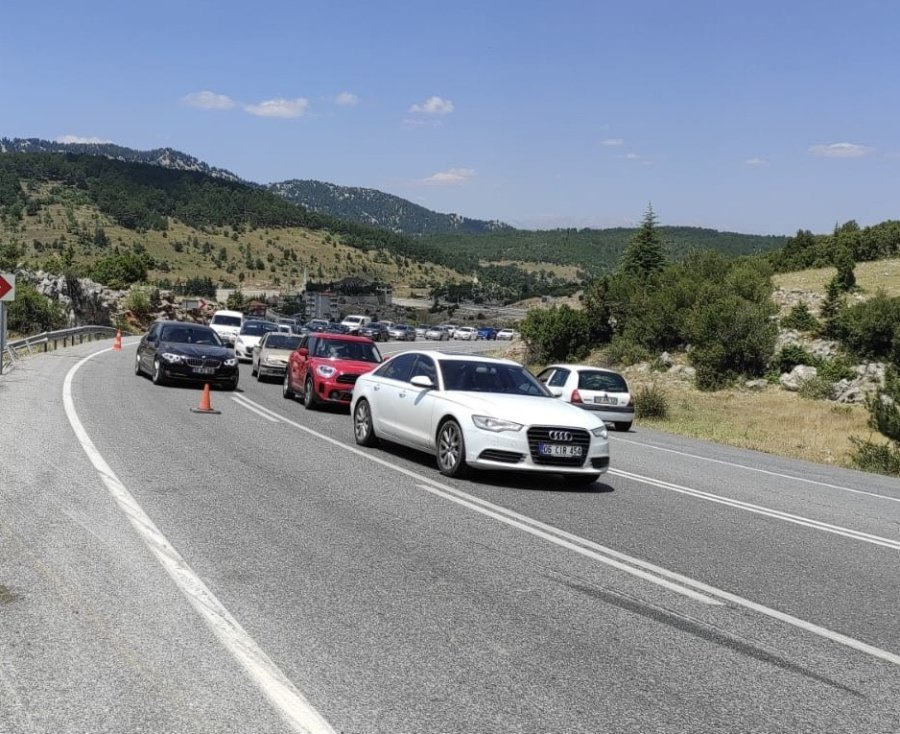 Tatil Dönüşü Antalya-konya Karayolunda Trafik Yoğunluğu