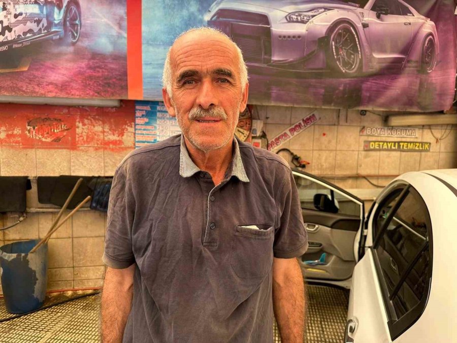 Bayram Tatili Sebebiyle Oto Yıkamacıların Yüzleri Güldü