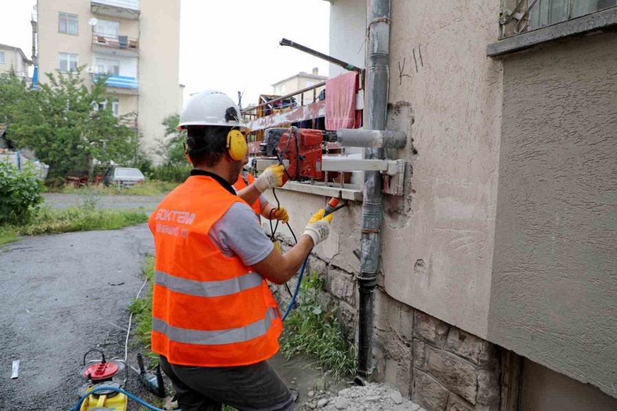 Talas’ta Karot Alınıyor, Riskli Yapılar Tespit Ediliyor