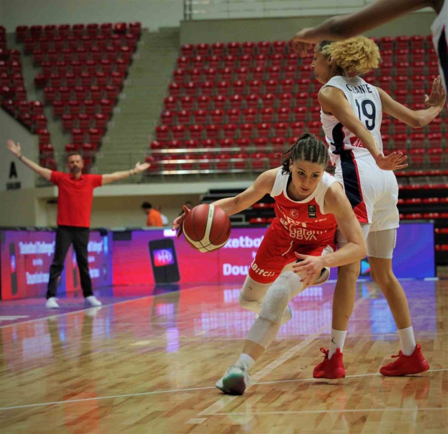 18 Yaş Altı Kız Basketbol Milli Takımı, Fransa’ya Mağlup Oldu