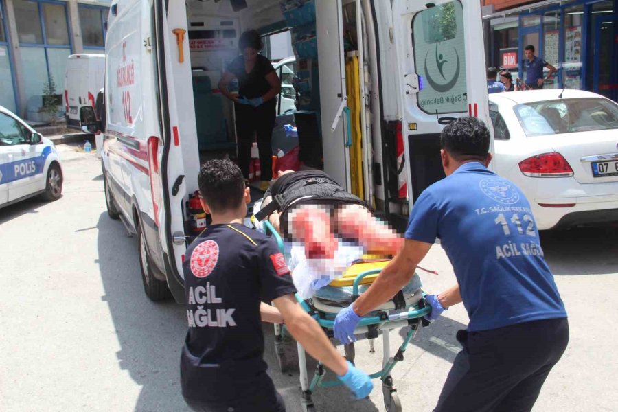 Arkadaşına Sokak Ortasında Dehşeti Yaşattı ,o Anlar Güvenlik Kameralarına Yansıdı