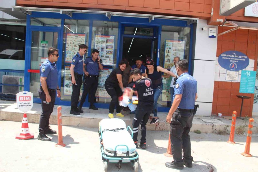 Arkadaşına Sokak Ortasında Dehşeti Yaşattı ,o Anlar Güvenlik Kameralarına Yansıdı