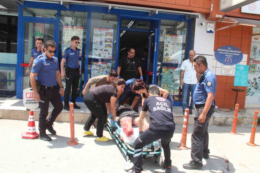 Arkadaşına Sokak Ortasında Dehşeti Yaşattı ,o Anlar Güvenlik Kameralarına Yansıdı