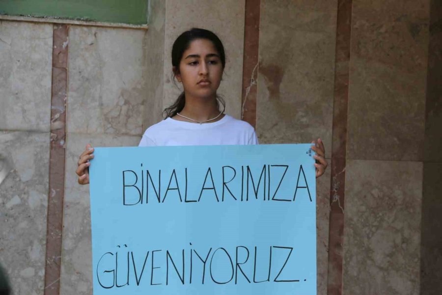 Antalya’da Tapusu Olmayan 66 Daireden Oluşan 26 Yıllık Siteye Mahkemeden Yıkım Kararı