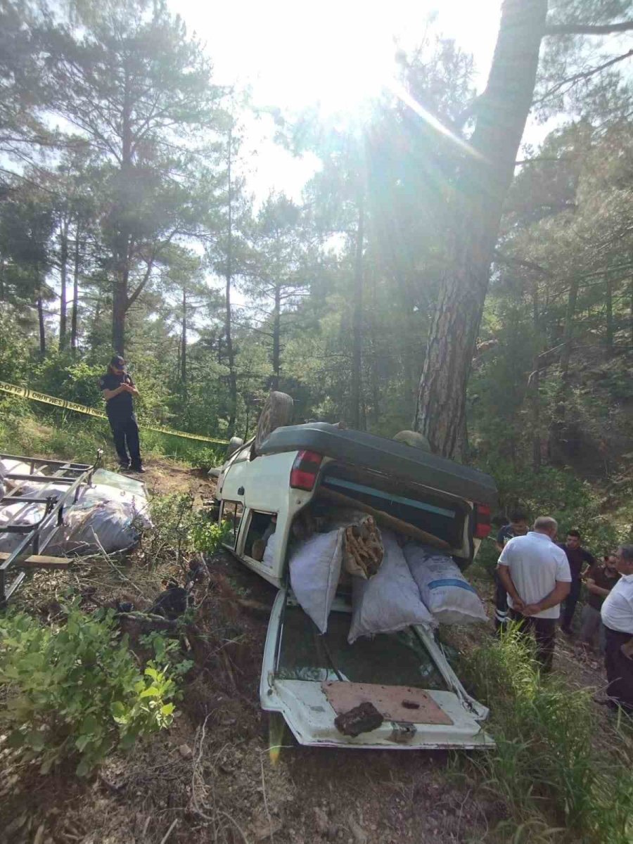 Uçuruma Yuvarlanan Otomobilde Araç Sürücüsü Hayatını Kaybetti